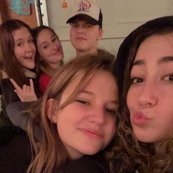 Meet your Posher, Sienna - Picture 1 of 1